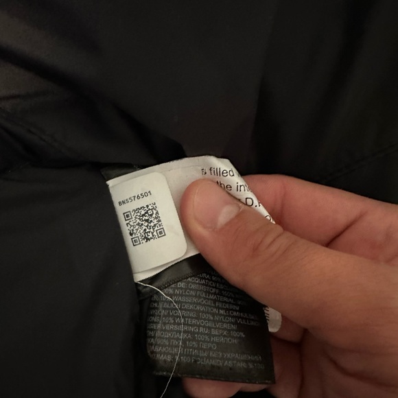 Jacket tnf nuptse . Good condition, No holes, no stains men’s size xs - Picture 5 of 6